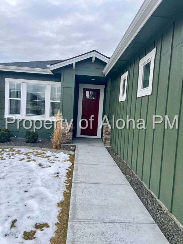 Building Photo - 496 N Emma Ave