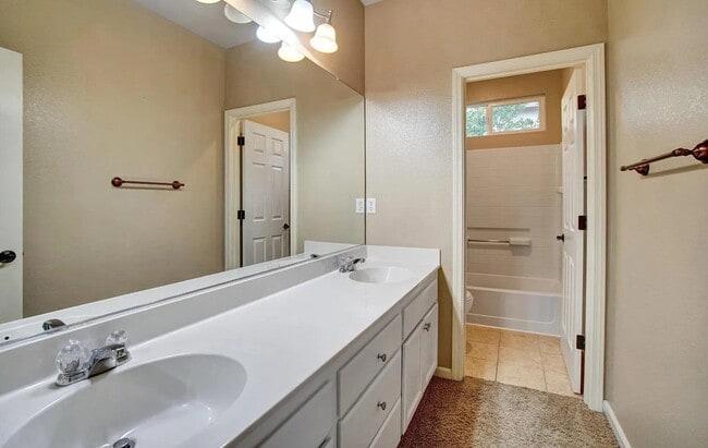 Building Photo - 4929 Concordia Dr