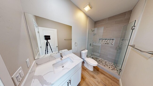Building Photo - 4BD/2BA on 63rd!