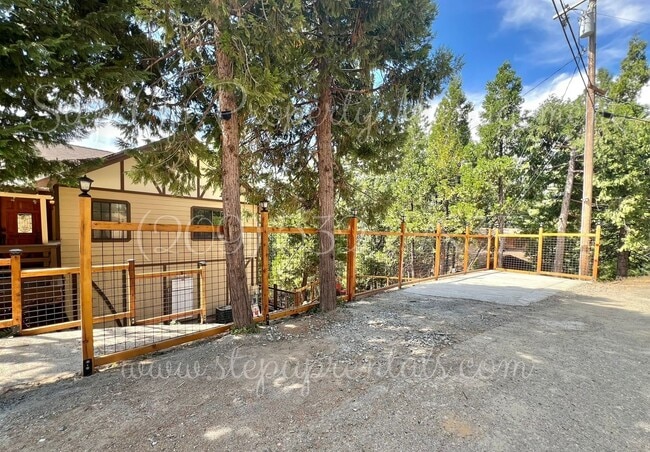 Building Photo - Cedar Ridge 3BR/3BA – Modern Amenities in ...