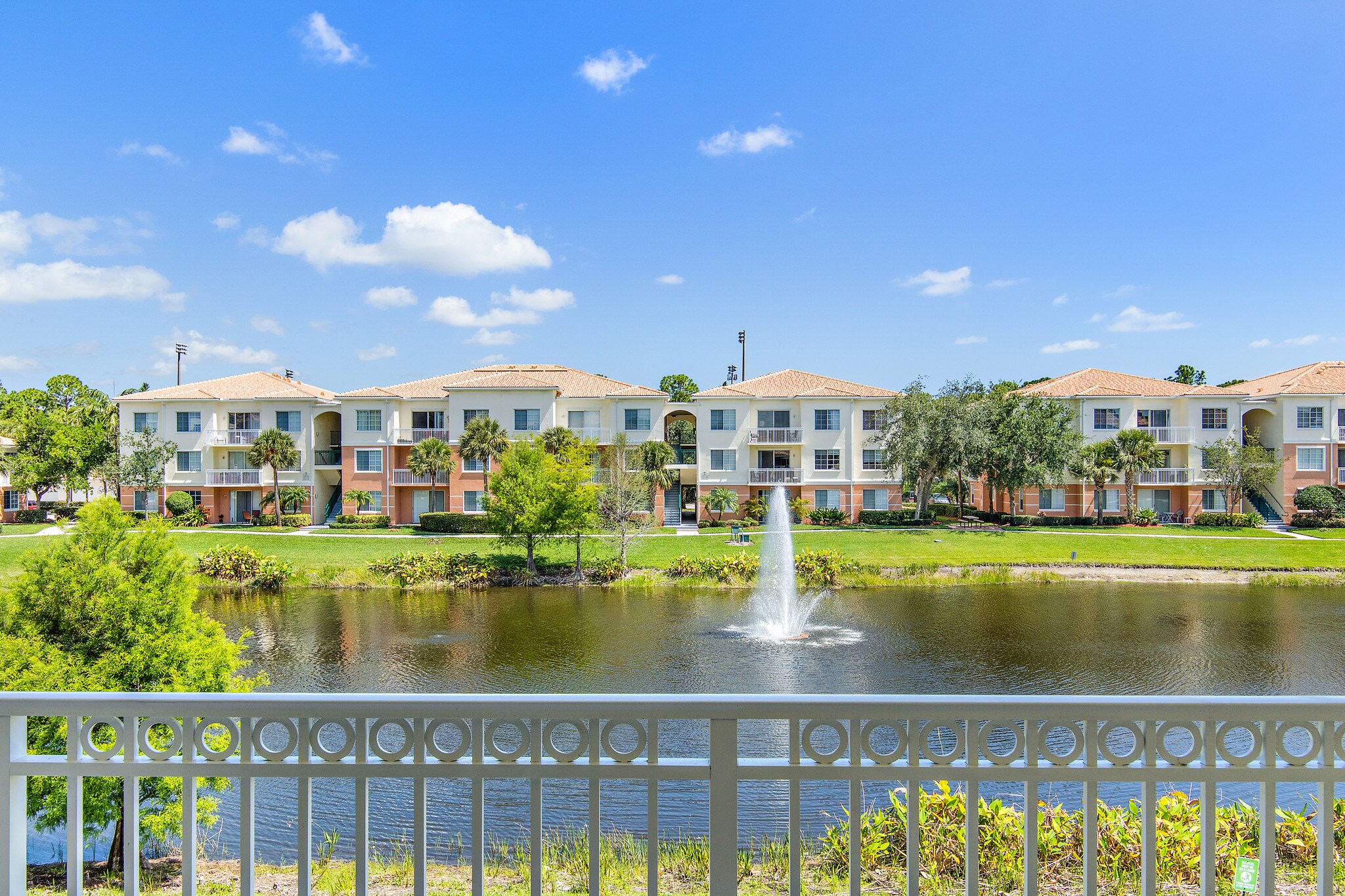 Building Photo - 9210 Myrtlewood Cir W