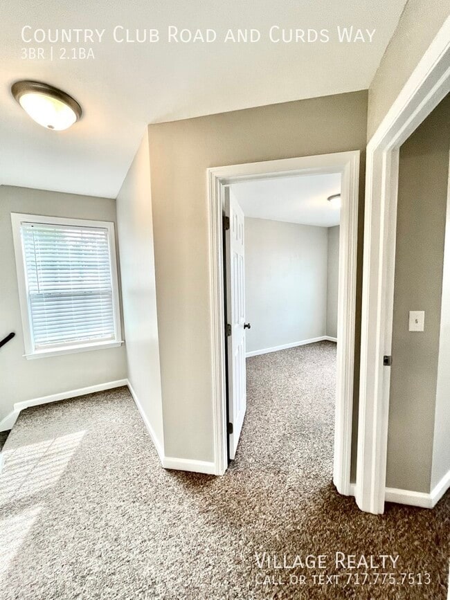 Building Photo - 703 Country Club Rd