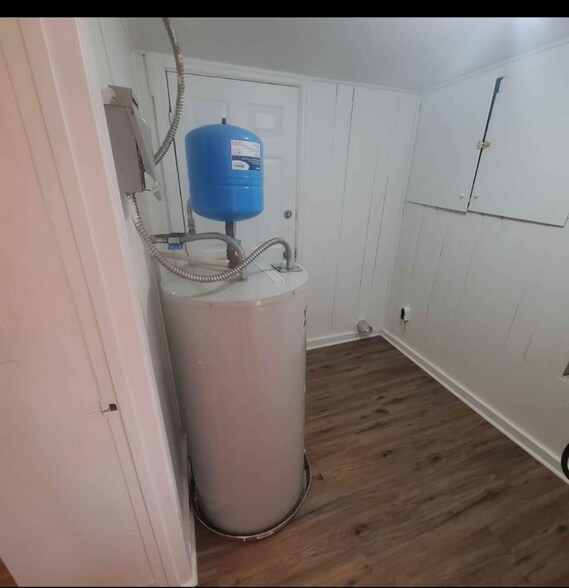 Building Photo - 114 24th St