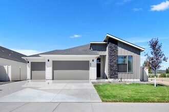 Building Photo - $200.00 Move in Special for September / Oc...