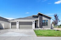 Building Photo - $200.00 Move in Special for September / Oc...