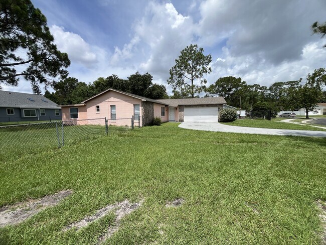 Building Photo - 7628 Rio Pinar Lakes Blvd