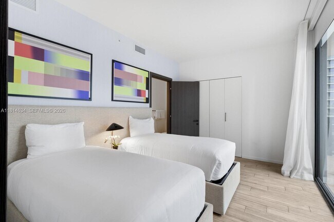 Building Photo - 398 NE 5th St