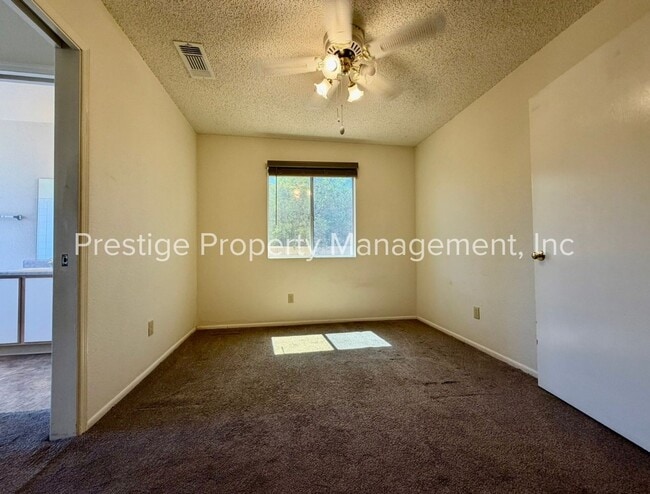 Building Photo - ***RENT SPECIAL*** 3/2 Beautiful Rita Ranch Home With Open Design!!!