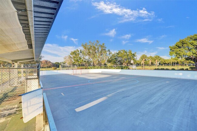 Building Photo - 712 Tulip Cir