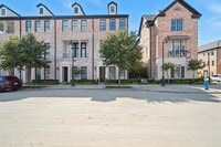 Building Photo - 14989 Oak St