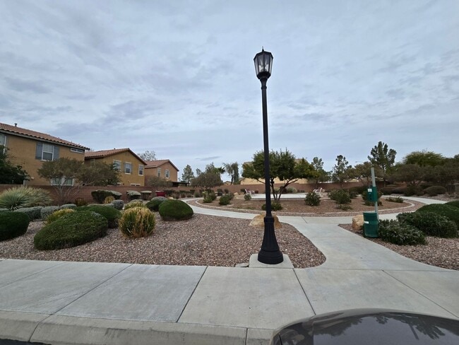 Building Photo - Guard Gated wonderful community 3 Bedroom Townhome!