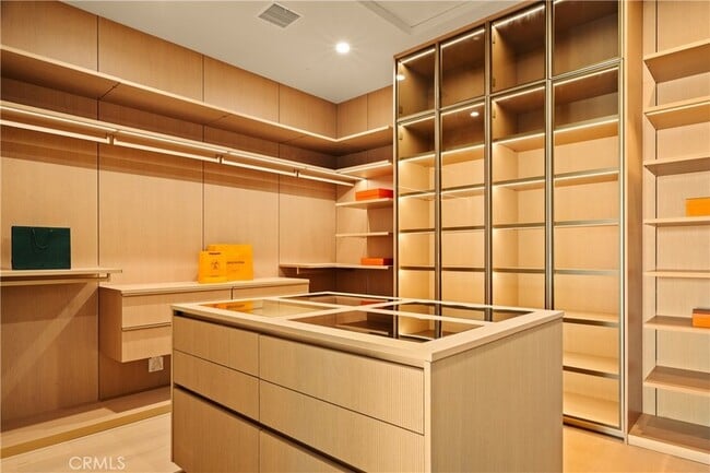 Building Photo - 5006 Enfield Ave