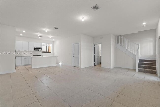 Building Photo - 4612 NW 83rd Pkwy