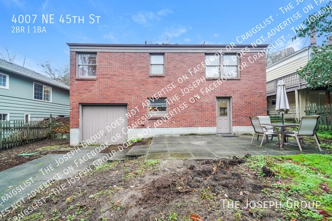 Building Photo - 4007 NE 45th St