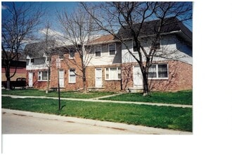 Building Photo - 223-225 Edgewood Dr