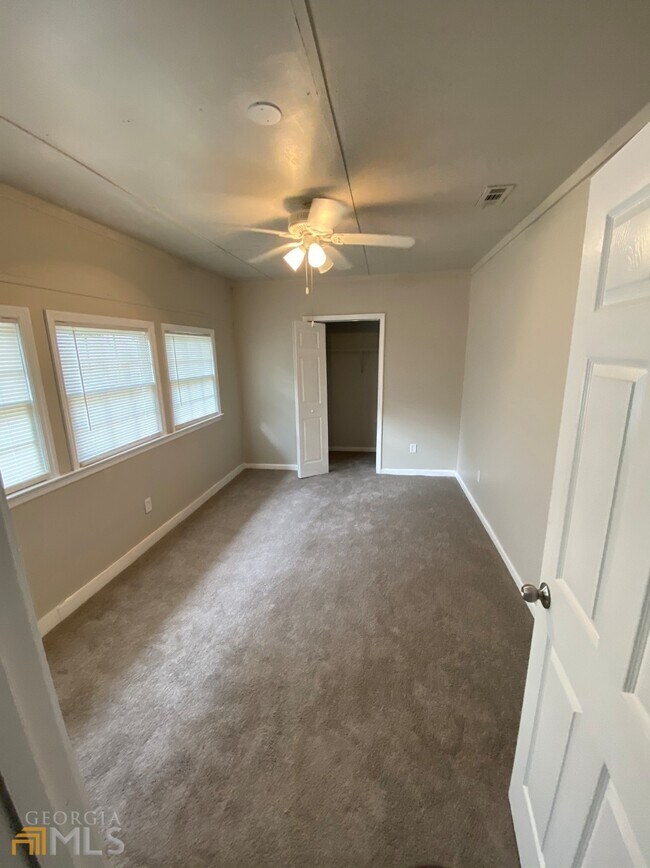 Building Photo - 2110 Country Walk Way SE