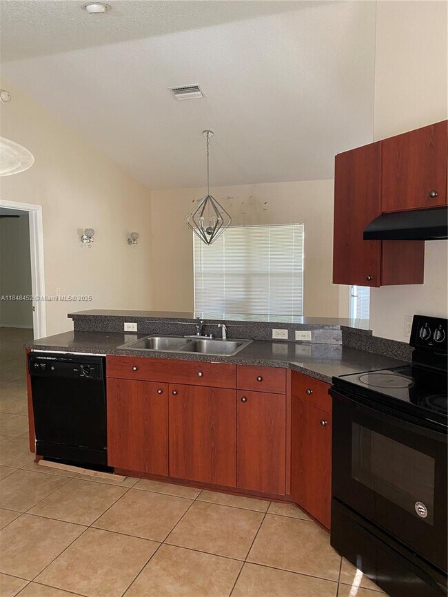 Building Photo - 13755 SW 48th Ct