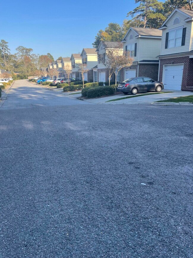 Building Photo - 837 Mayo Ln