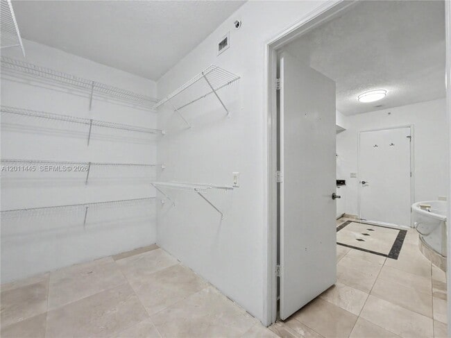 Building Photo - 17555 Collins Ave