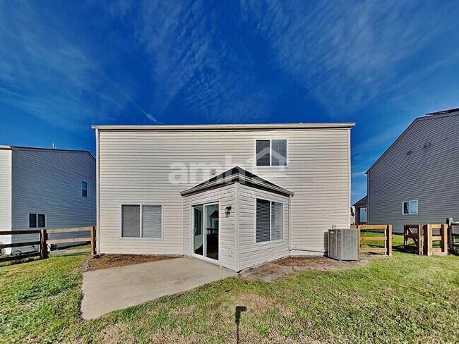 Building Photo - 2238 Antoinette Way