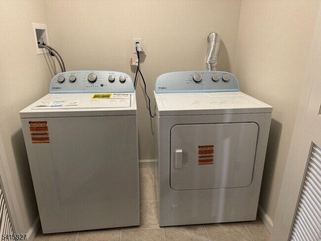 Building Photo - 188 Heckel St