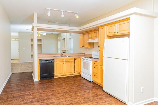 Building Photo - 749 Whispering Brook Trce