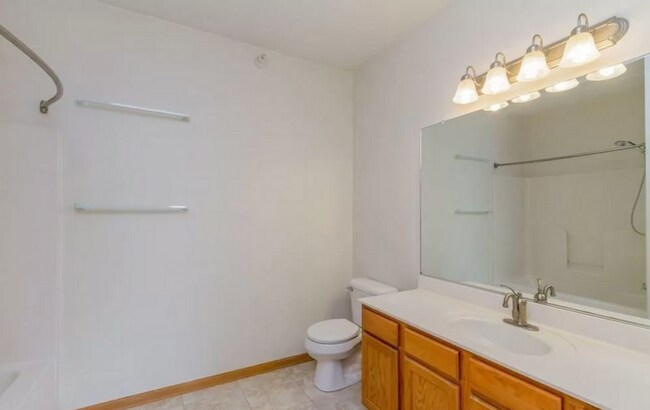 Building Photo - 1 Bedroom Condo Available August 1st, 2026