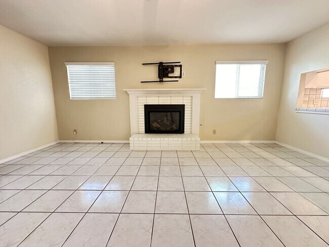 Building Photo - Wonderful Home For Rent!