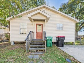 Building Photo - 125 Sternberg Dr