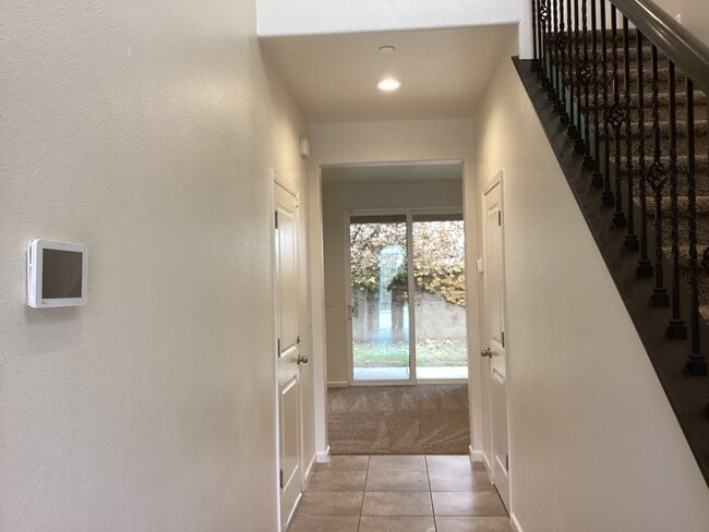 Building Photo - 6319 E Creek View Ln