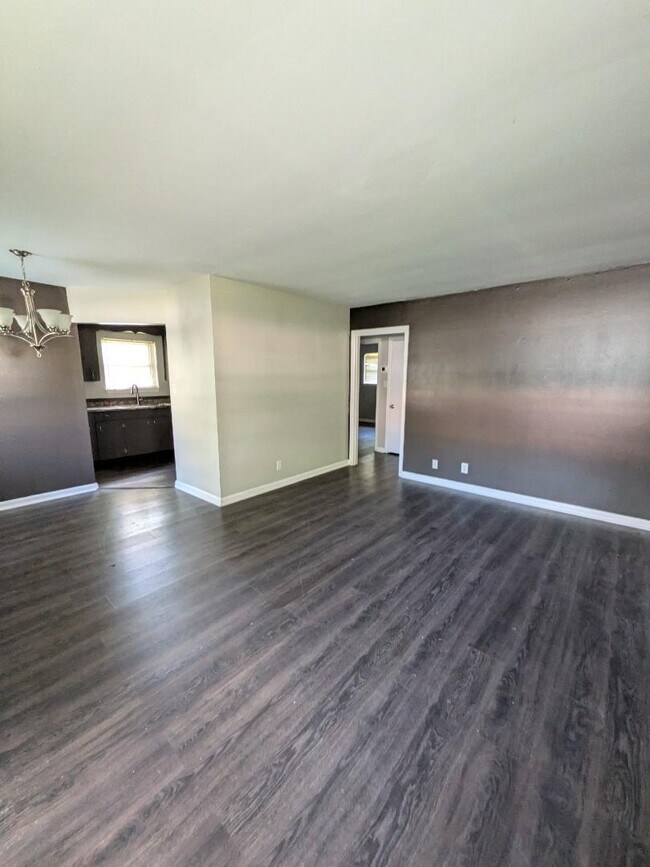 Building Photo - 2408 Whitesburg Dr