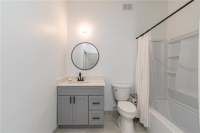 Building Photo - 651 Briarleigh Way