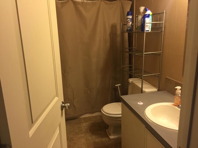 Building Photo - 2308 Maple Ln