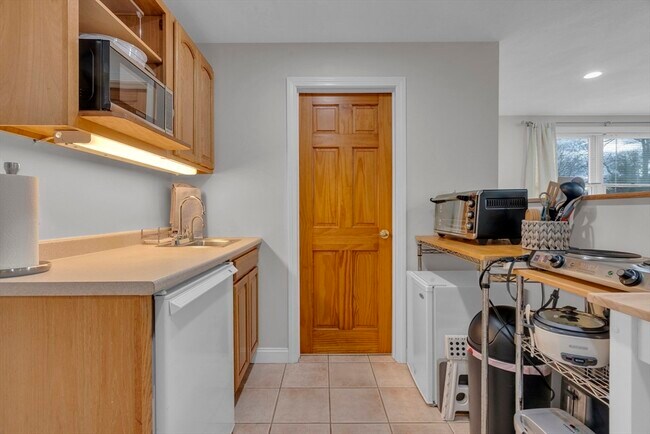 Building Photo - 70 Garland Rd