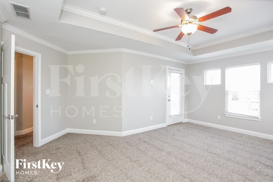 Building Photo - 5928 Aldridge Dr