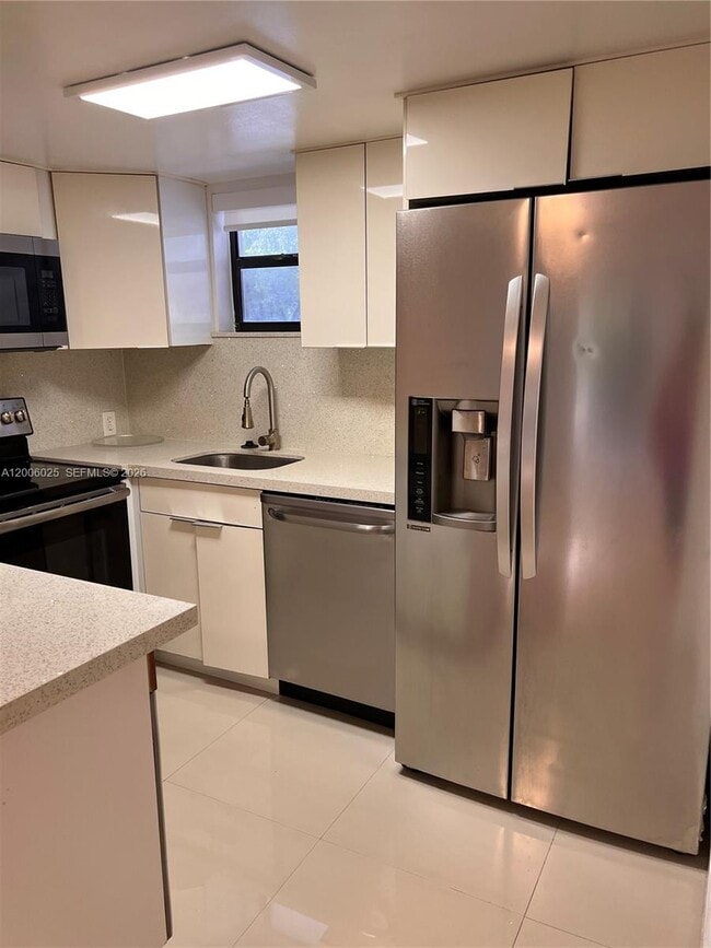 Building Photo - 8290 Lake Dr