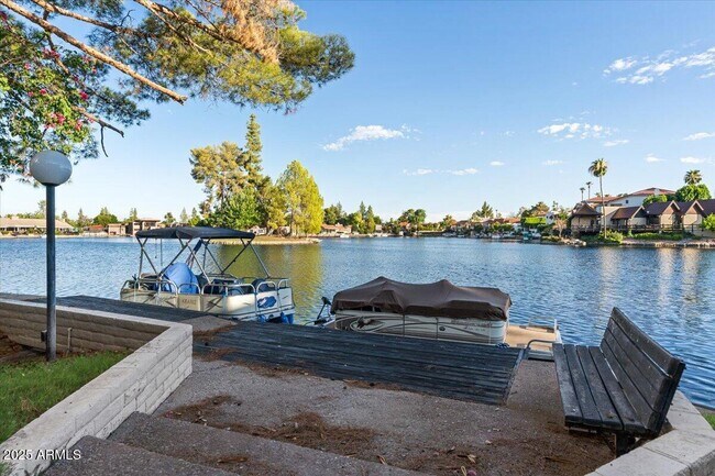 Building Photo - 5200 S Lakeshore Dr