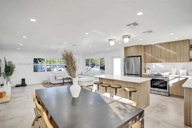 Building Photo - 1610 Polk St