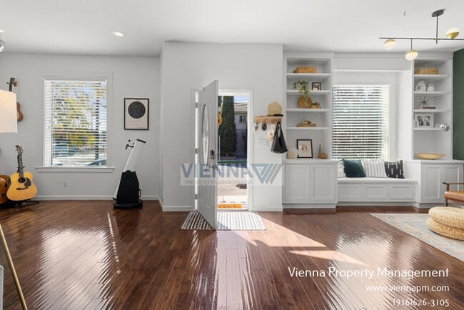 Building Photo - 108 Ash St