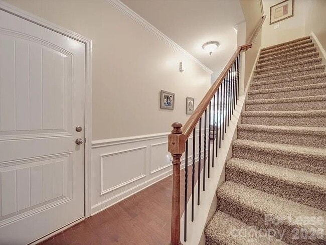 Building Photo - 5657 Tipperlinn Way