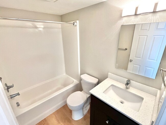 Building Photo - HOLLJ01