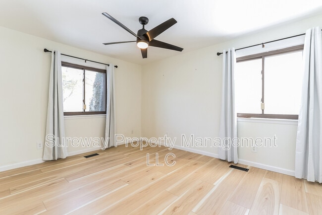 Building Photo - 1005 Woodhollow Dr