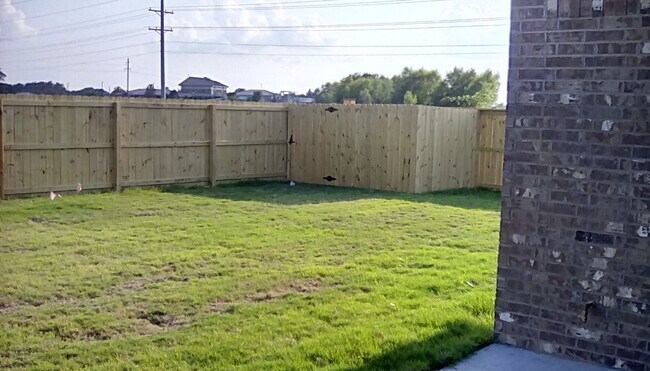 Building Photo - 4887 w croft