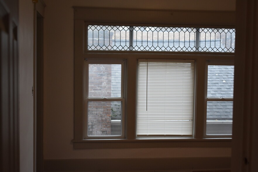 Dine Room - 547 W 5th St