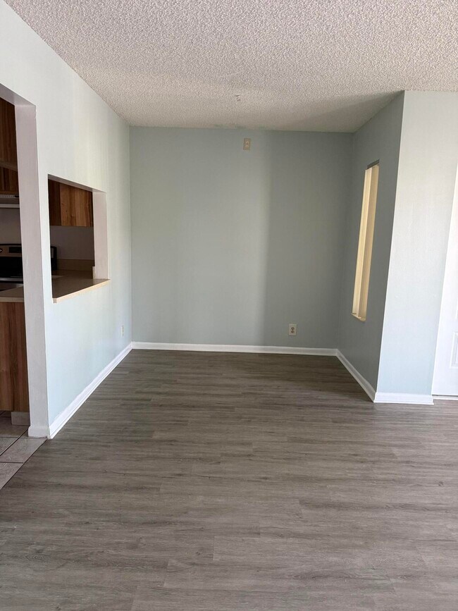 Building Photo - 718 Sunny Pine Way