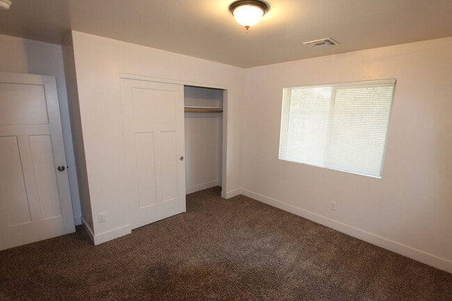 Building Photo - $500 OFF THE FIRST MONTHS RENT! Home in Mo...
