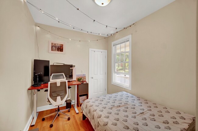 Building Photo - 823 Hamlin St