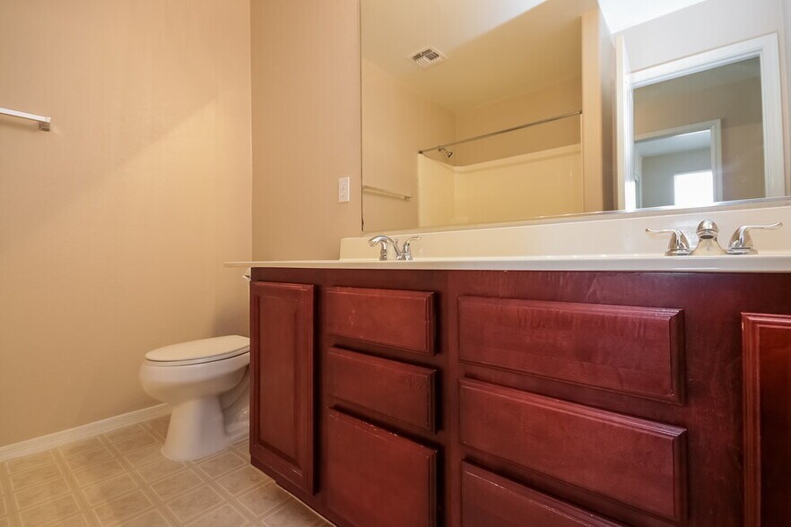 Building Photo - 11215 W Garfield St