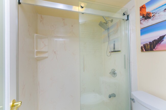 Building Photo - 411 Hobron Ln