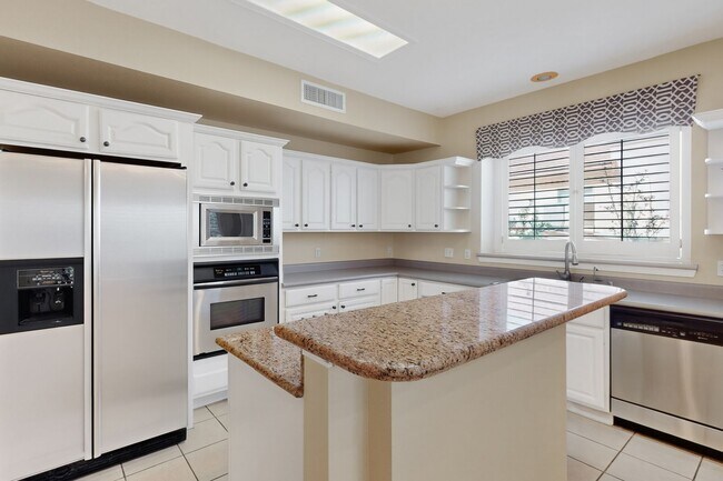 Building Photo - 6017 Ojo De Agua Dr